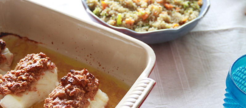 Lombos de Bacalhau Fresco no forno com Crosta de Chutney de Tomate e Nozes e Quinoa salteada com legumes