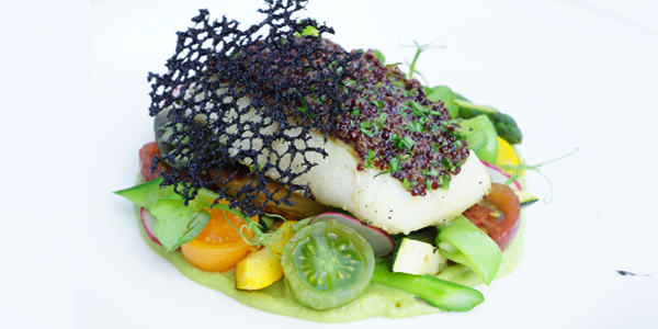 Bacalhau Fresco com Legumes e Puré de Ervilhas