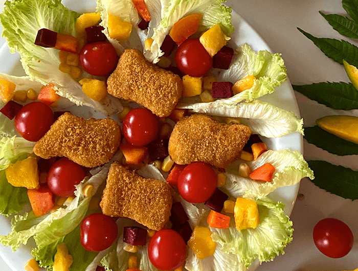 Salada Tropical com Nuggets de Proteína Vegetal Green Cuisine
