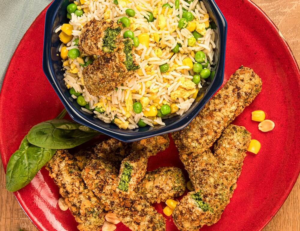 Mix de Fingers de espinafre e Veggie Fingers com arroz Chau-Chau