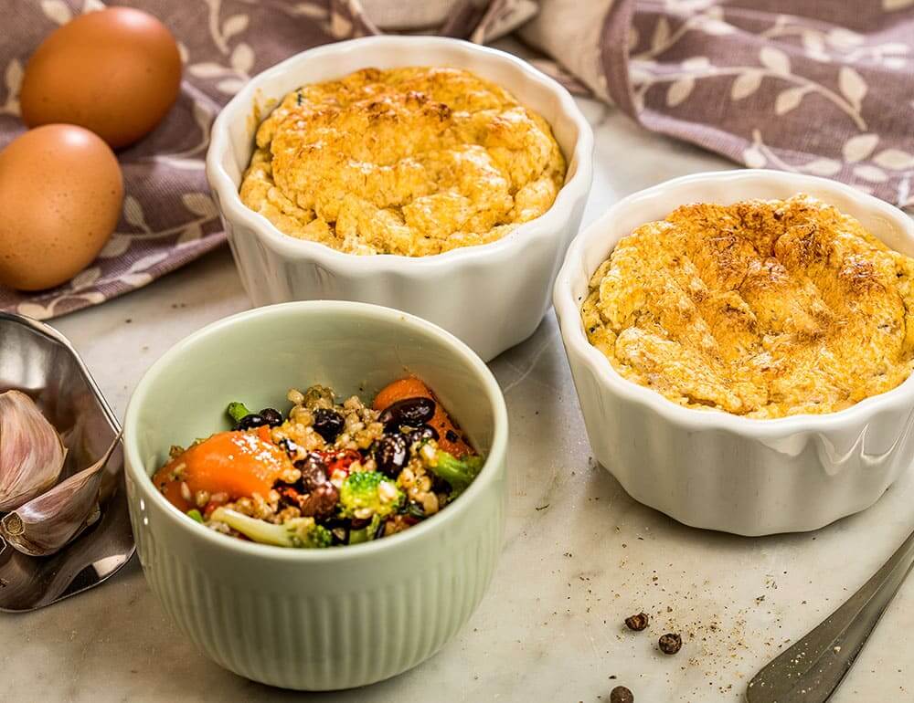 Soufflé de pescada com Veggie Bowl de trigo sarraceno caramelizada