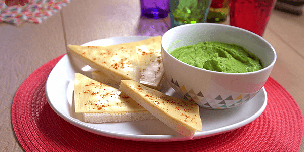 Canapés de Queijo com Mousse de Ervilhas