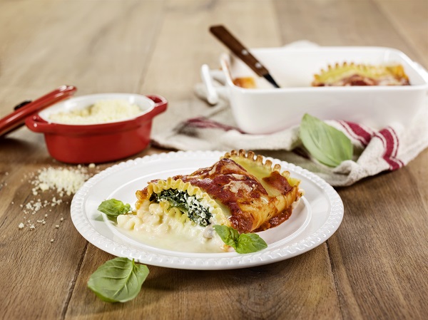 Enroladinhos de Espinafres com Requeijão com Molho de Tomate