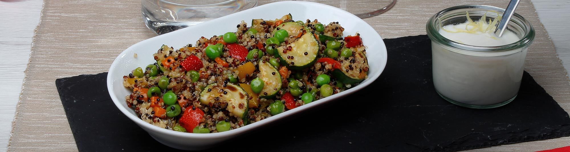 Couscous de Quinoa com Ervilhas e Sementes de Chia