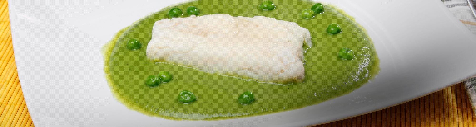 Lombos de Pescada sobre Puré de Ervilhas com Hortelã