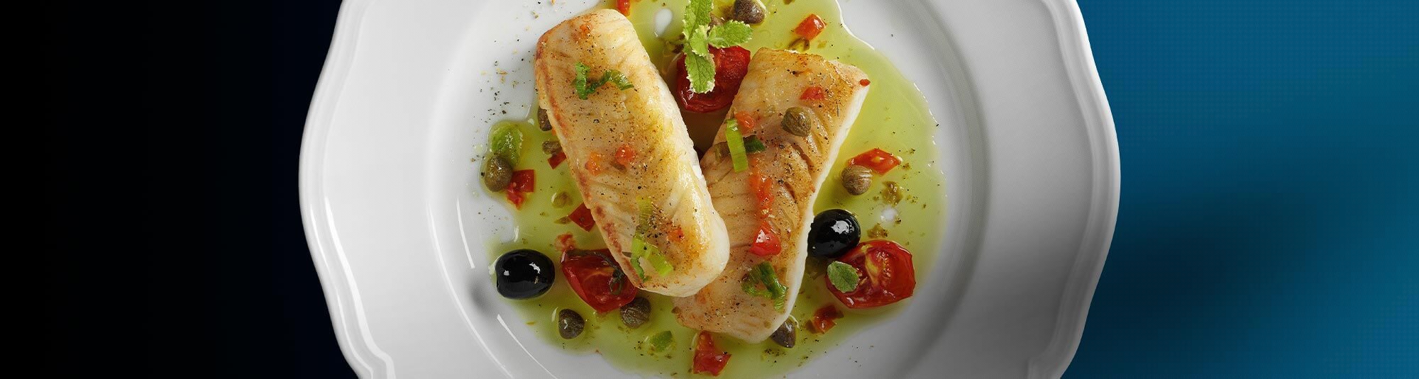 Lombos de Bacalhau com Confit de Tomates-cereja, Azeitonas e Alcaparras em Azeite