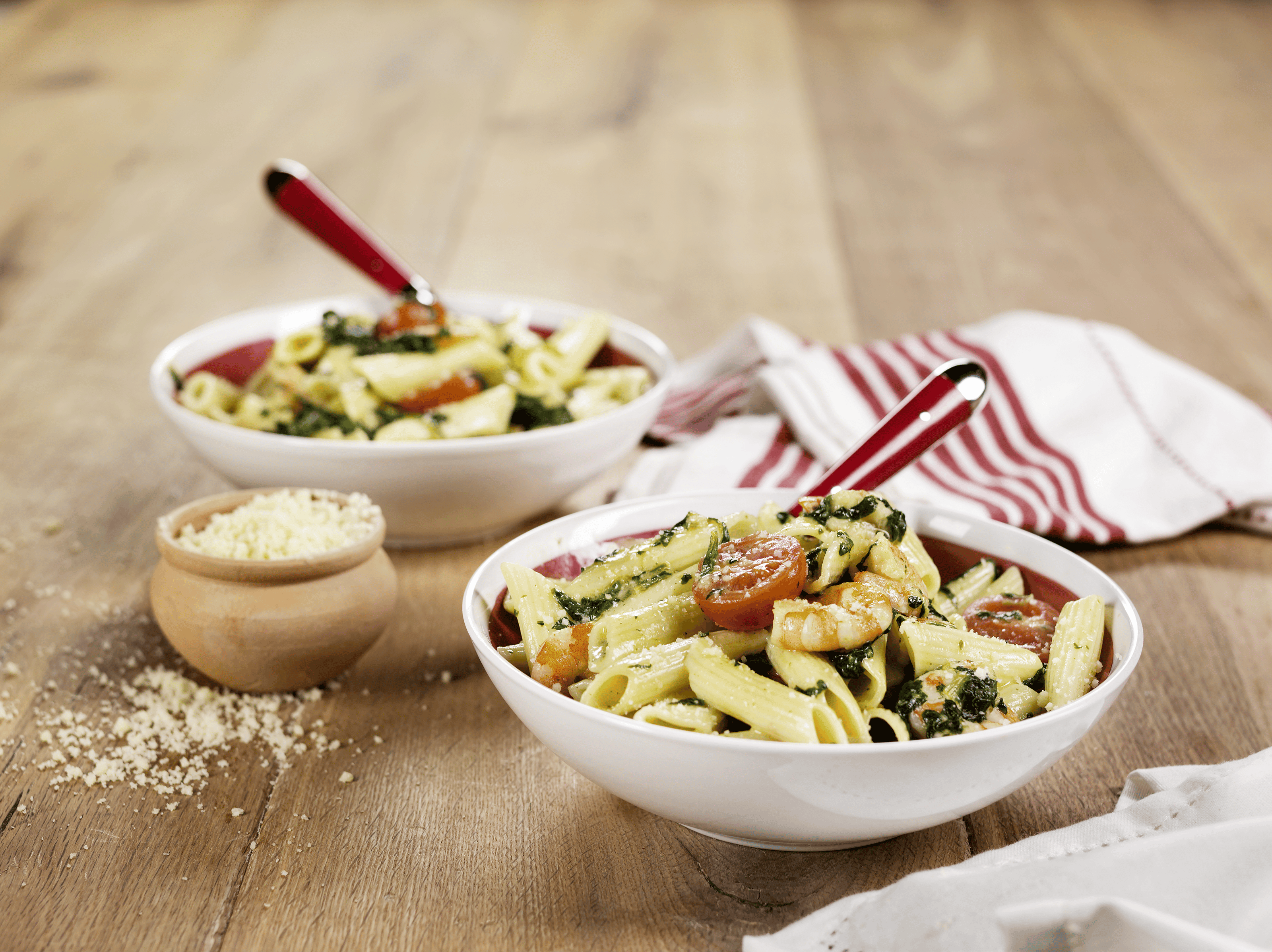 Penne de Espinafres Camaroes Tomate com Queijo Parmesao.png